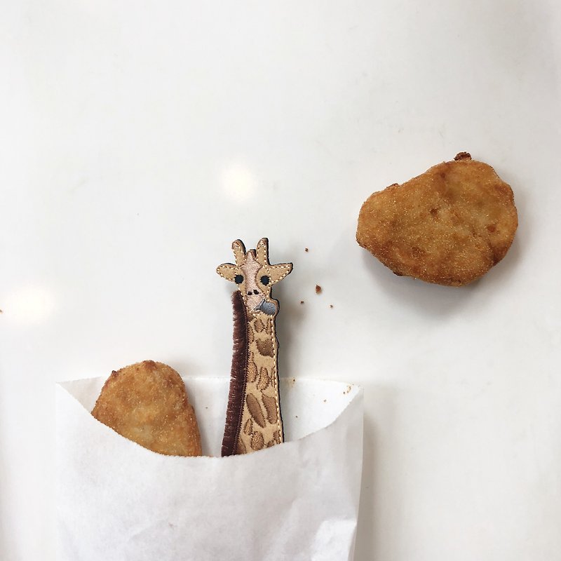 Hello, Mr. Giraffe - Pin - เข็มกลัด - งานปัก สีกากี