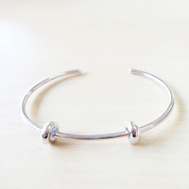 Open Bangle with Earth Stopper - White Gold - 手鍊/手環 - 純銀 白色