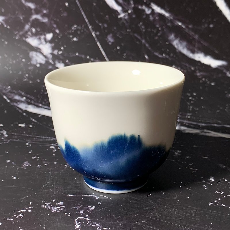 Traditional Chinese painting landscape beauty teacup and wine glass/full cup 90ml/Qiu Yuning/PM03 - ถ้วย - เครื่องลายคราม หลากหลายสี