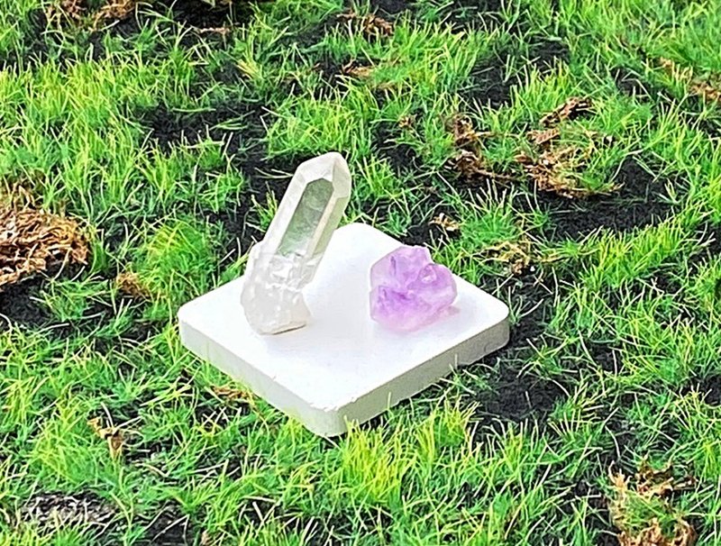 天然原礦冰透白水晶柱 夢幻紫晶骨幹晶花 能量套組 療癒 招財開運 - 擺飾/家飾品 - 水晶 多色