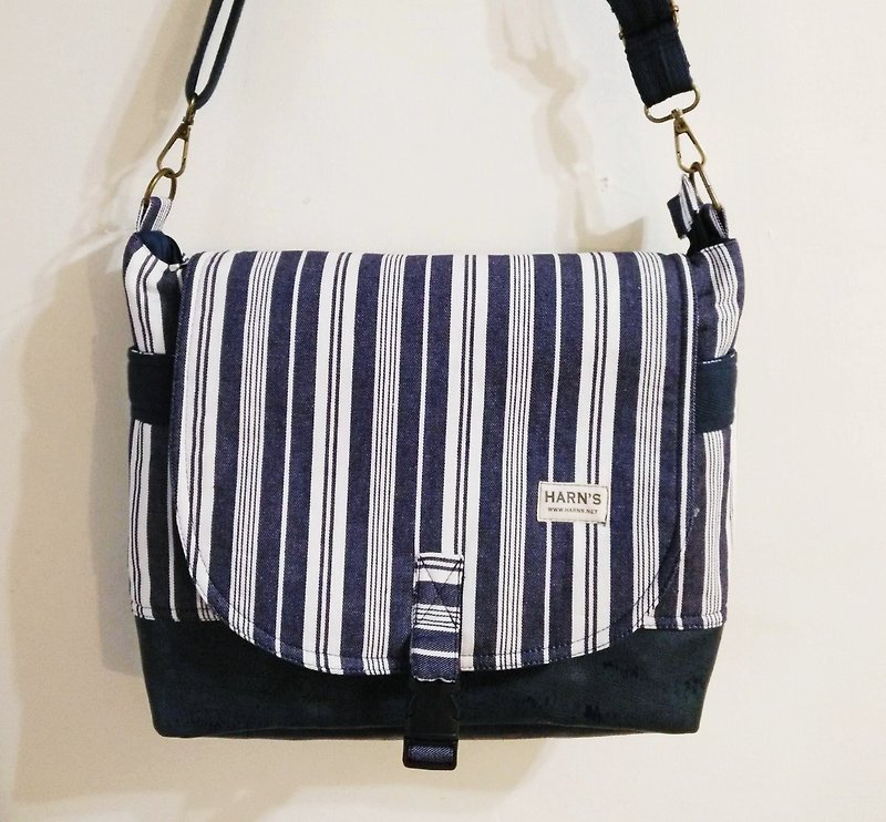 HARNS: Shoulder bag cross-body bag line (blue) - กระเป๋าแมสเซนเจอร์ - ผ้าฝ้าย/ผ้าลินิน สีน้ำเงิน