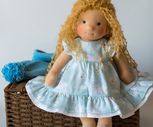ウォルドルフ人形の女の子 12 インチ (30cm) - 発送準備完了 ...