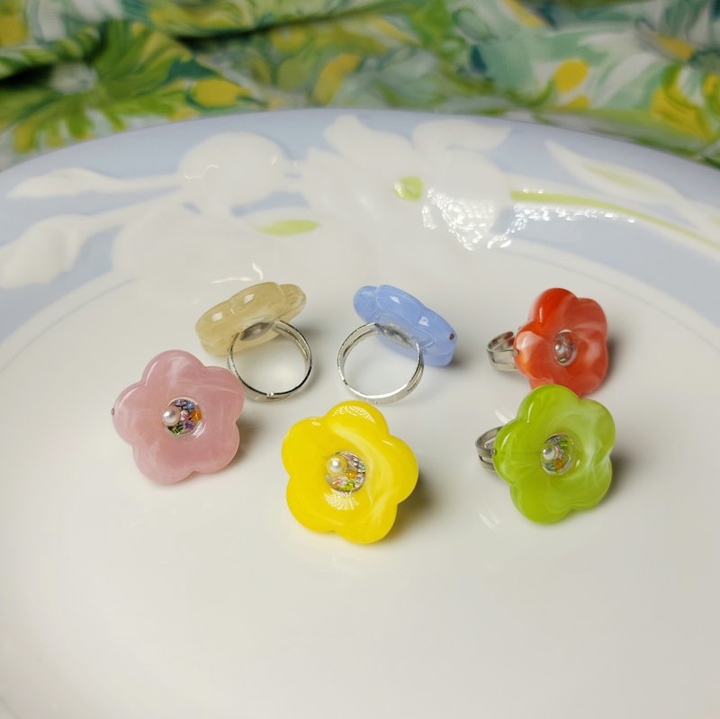 指の間で踊る花、手作りの指輪、花 - リング・指輪 - 金属 多色