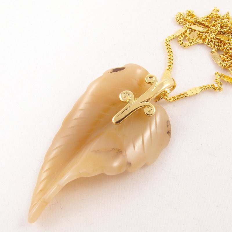 Beige Agate Carved Leaf Necklace Unique Gemstone Nature Pendant Necklace Jewelry - 項鍊 - 半寶石 咖啡色