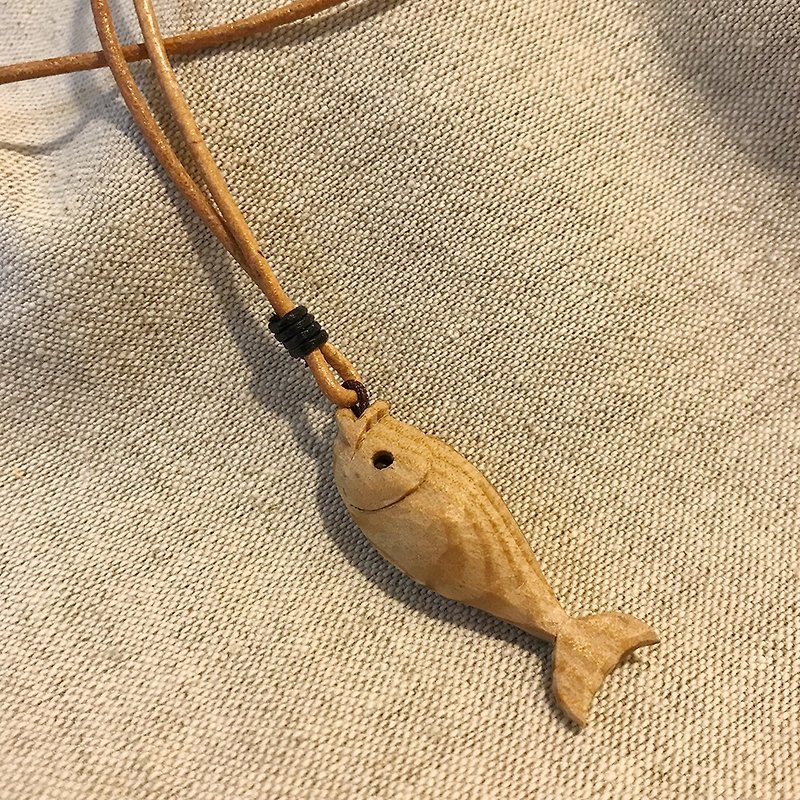 Woodcut fish skin rope necklace Taiwan cypress hand-made woodcut - สร้อยคอ - ไม้ 