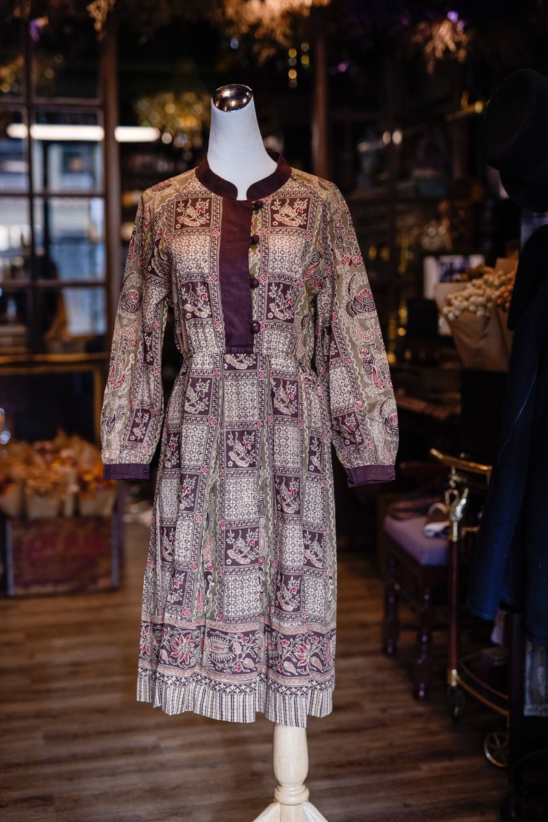 Material Fabric Japanese-made reindeer brown long-sleeved vintage dress - ชุดเดรส - ไฟเบอร์อื่นๆ สีนำ้ตาล