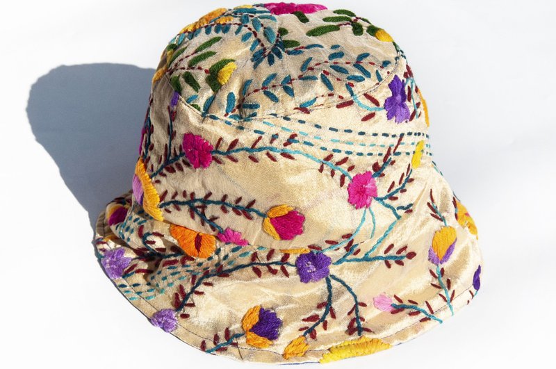 手工刺繡印度絲綢帽 漁夫帽 遮陽帽 登山帽 草編帽-熱帶花朵植物 - 帽子 - 絲．絹 多色