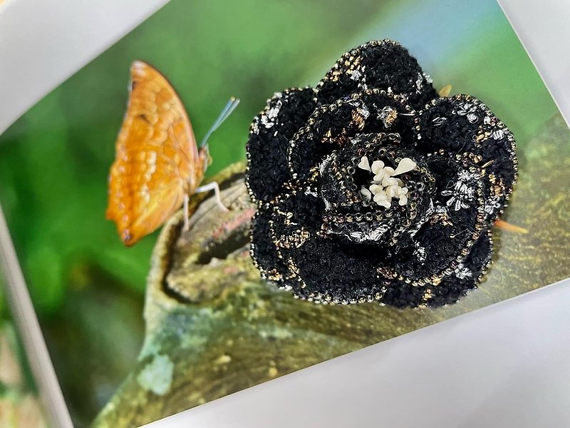 Pre-order Elegant flower brooch - เข็มกลัด - ขนแกะ หลากหลายสี