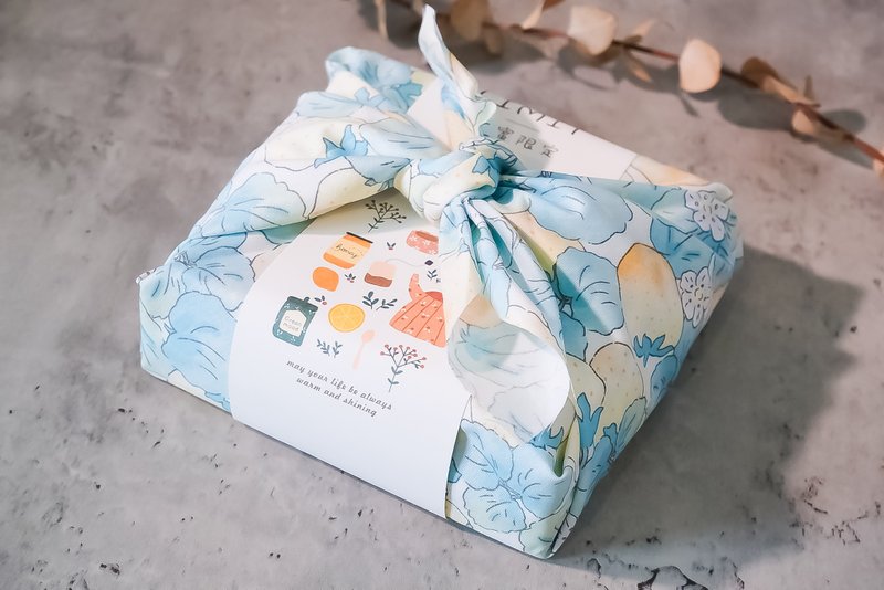 【禾果】小春日和日系包巾綜合果乾禮盒-藍色草莓-聖誕節 - 水果乾 - 棉．麻 