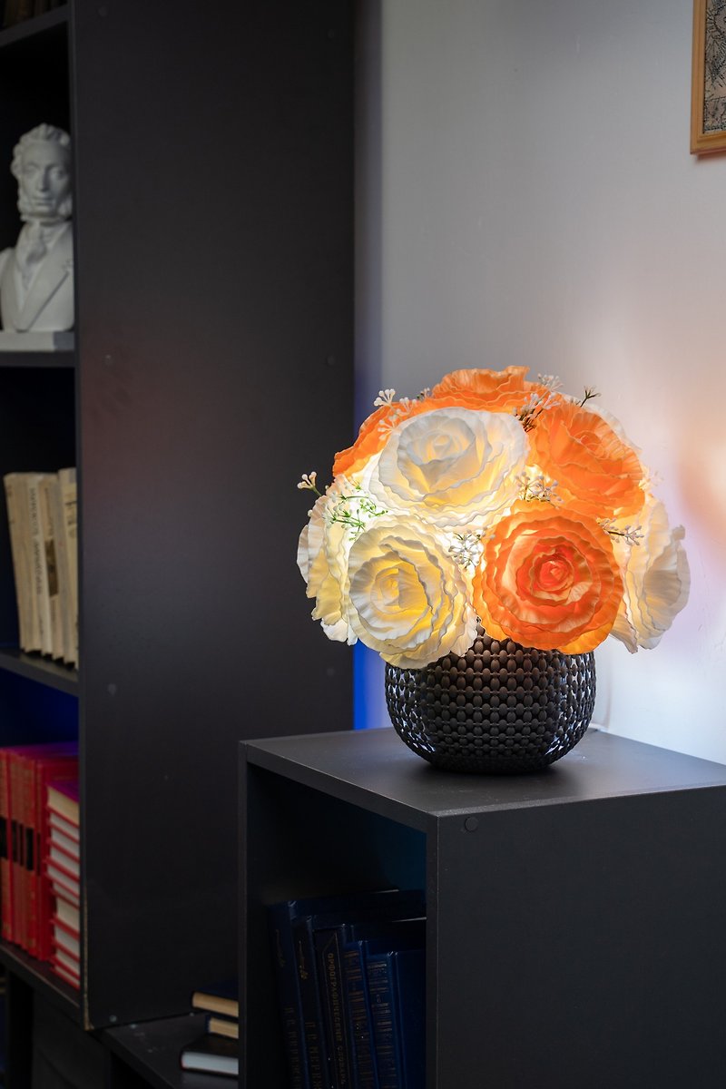 Unique Flower Bouquet Fairy Lamp / Artificial Bouquet Night Lamp - โคมไฟ - วัสดุอื่นๆ ขาว