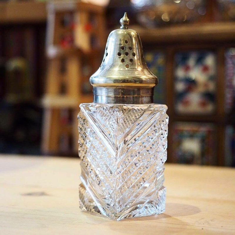 1880 - British system early 1930s hand-cut glass canisters / pepper shaker / salt shaker - ขวดใส่เครื่องปรุง - แก้ว 
