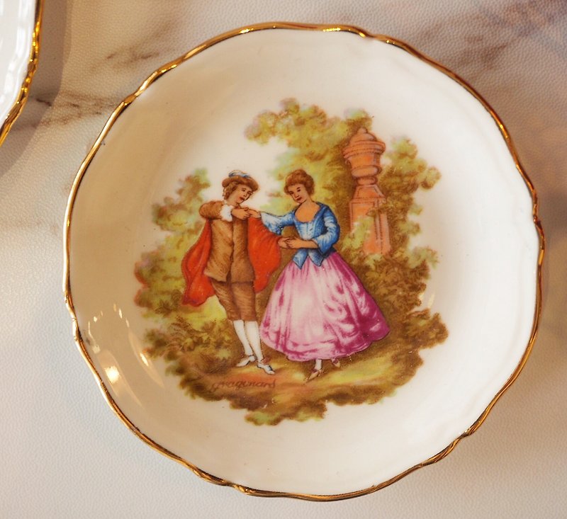 French romantic painted porcelain Limoges small dish (J) - ของวางตกแต่ง - เครื่องลายคราม หลากหลายสี