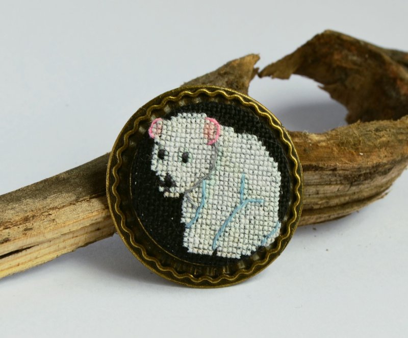 White polar bear embroidered brooch, Cross stitch jewelry for animal lover - เข็มกลัด - งานปัก ขาว