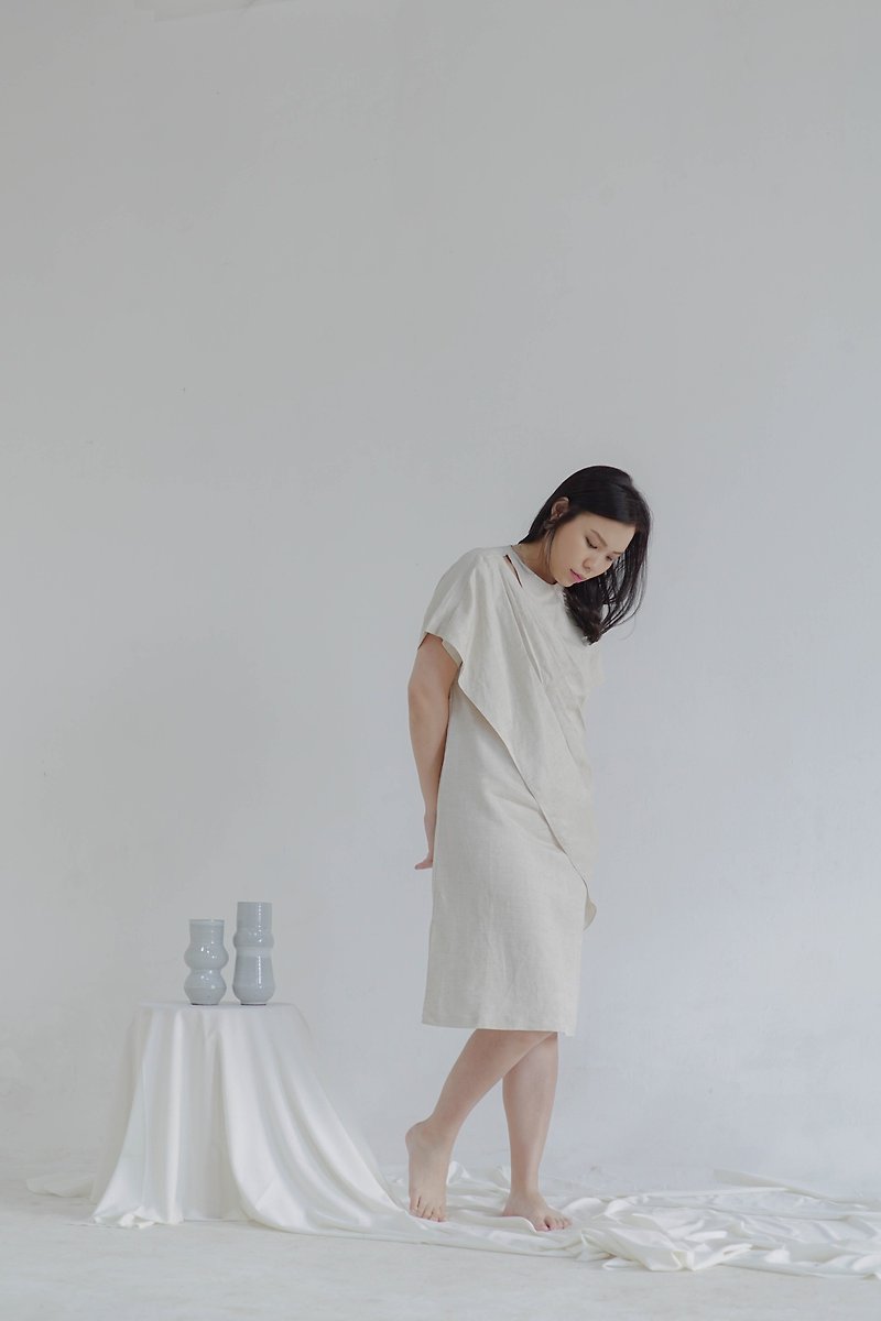 Cut-out Dress with front drapery - Beige - 連身裙 - 棉．麻 卡其色