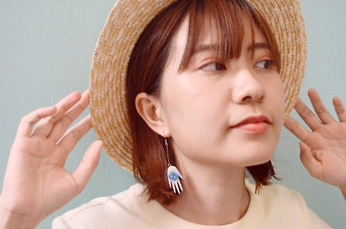 江小妮研物所 手中的星空 藍白色波點小手長款雙面手繪耳環耳夾 手繪木製