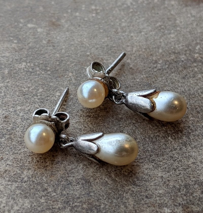 Vintage Sterling Silver Freshwater Pearl Earrings - Earrings & Clip-ons - Other Metals 