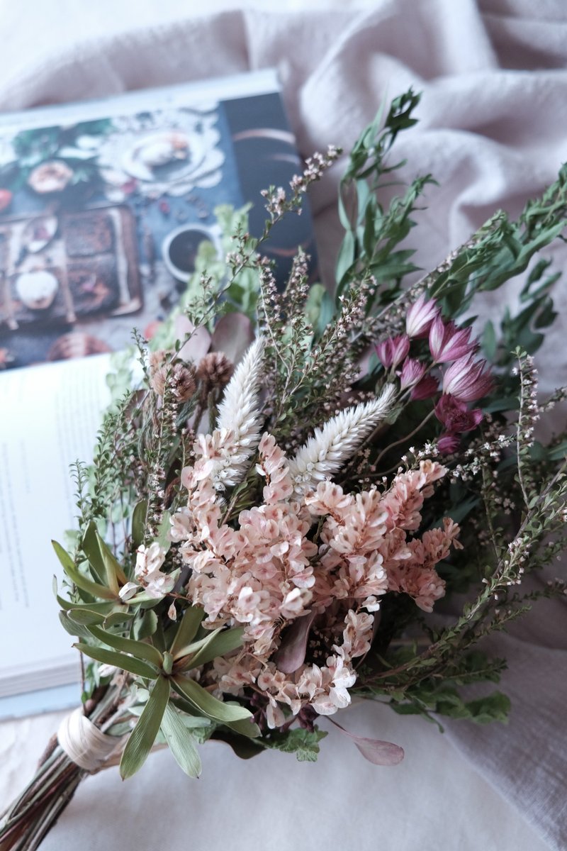 Gift bouquet - fresh and dried bouquet, vase bouquet, plant bouquet (with handwritten English blessing card) - Dried Flowers & Bouquets - Plants & Flowers Red