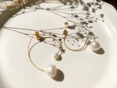 璦薇兒【Doris】手作時尚飾品 大小雙c線條黃銅線珍珠+後耳塞珍珠耳環 可改成夾式耳環