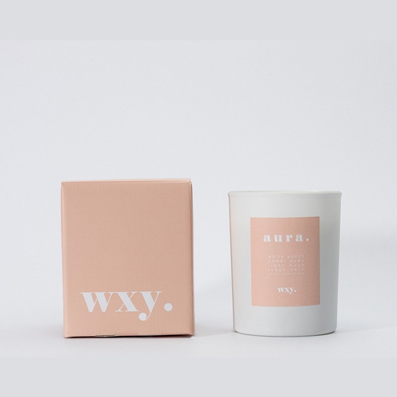 【微瑕疵/盒損】英國 wxy 經典蠟燭 - aura. 雲杉 & 琥珀絨 - 香氛蠟燭/燭台 - 玻璃 粉紅色