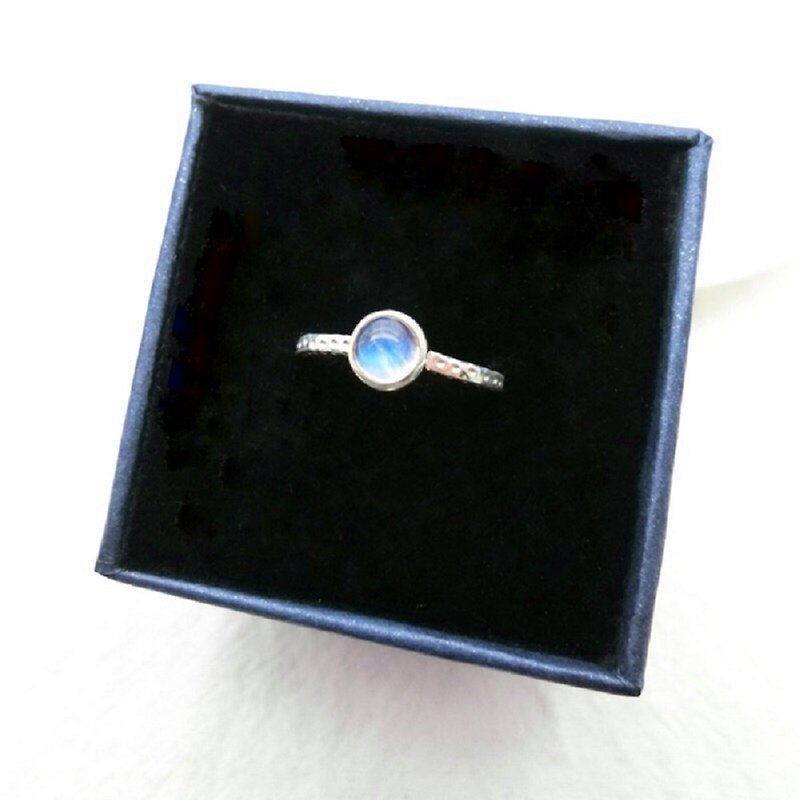 月光石925純銀簡約設計戒指 尼泊爾手工銀飾 - 戒指 - 寶石 銀色