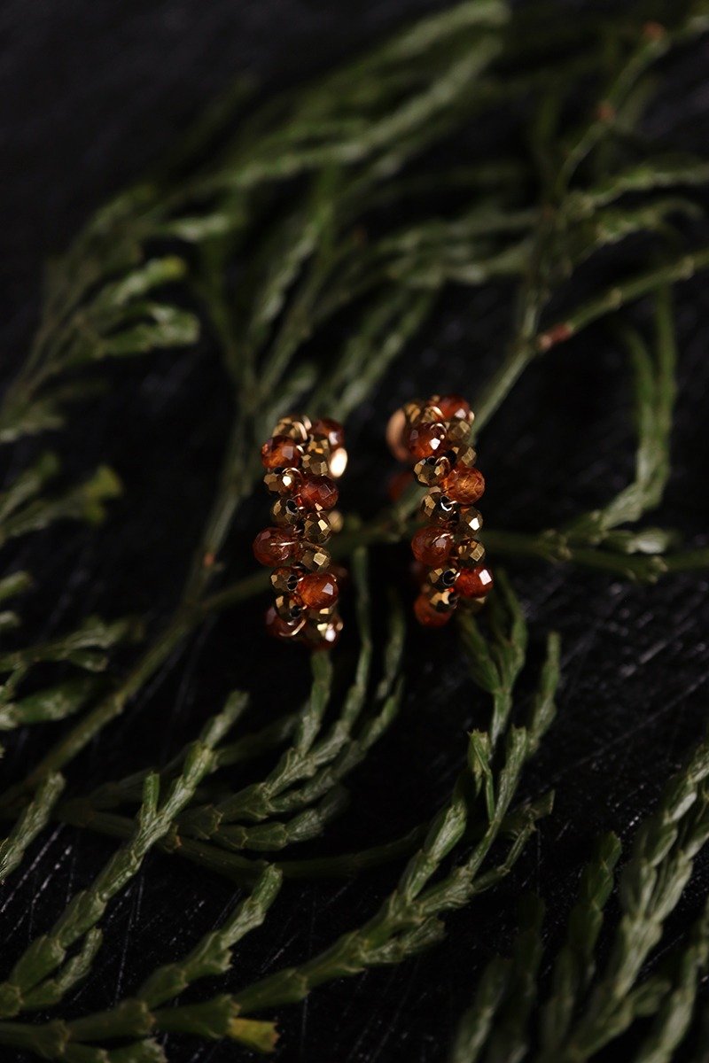 14KGF 石榴石×赤鐵礦 天然石耳環 編織系列-暮金 - 耳環/耳夾/耳骨夾 - 寶石 金色