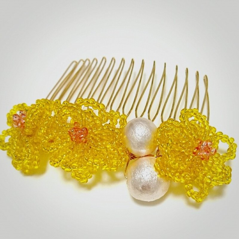 Three flower beads and cotton pearl comb yellow - เครื่องประดับผม - วัสดุอื่นๆ สีเหลือง