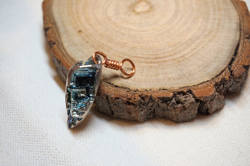 [Bismuth jewelry] Necklace, ancient series, animal teeth/ animal bones/ wedge Stone - สร้อยคอ - โลหะ หลากหลายสี