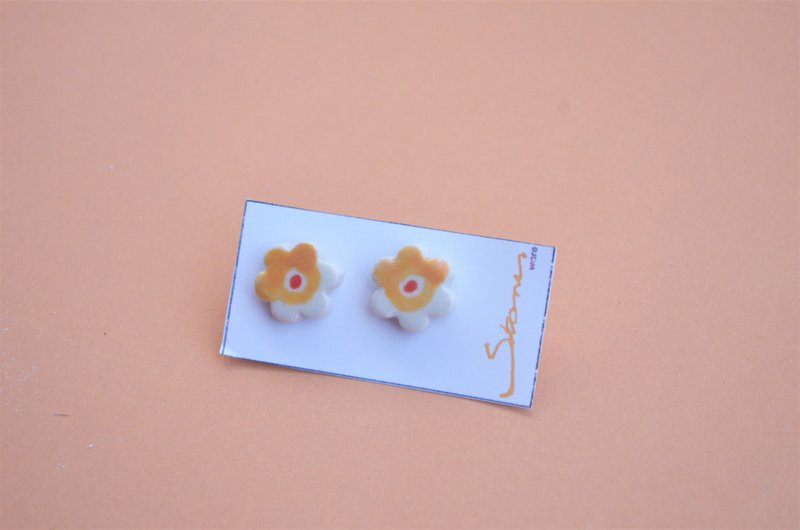 ceramic earrings blossom 016 - 耳環/耳夾/耳骨夾 - 陶 多色