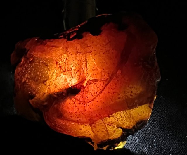 天然琥珀105粒以上　　天然マーブル琥珀60以上 最最高品質天然琥珀（こはく）Amber 自由カット マダガスカル産