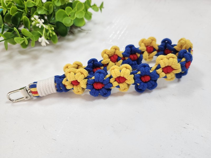 FSH design. Anime color five-petal flower braided wrist phone strap - เชือก/สายคล้อง - ผ้าฝ้าย/ผ้าลินิน หลากหลายสี