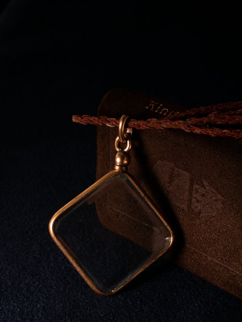 1930s French modern old diamond-shaped gold-filled photo pendant - สร้อยคอ - โลหะ สีทอง