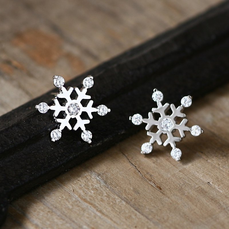 Brilliant snowflake earrings Silver 925 - ต่างหู - โลหะ สีเงิน