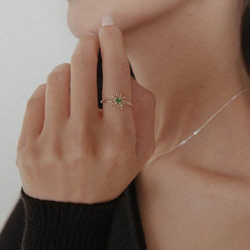 HAPPINER Small Daisy Ring 小雛菊花 祖母綠寶石 純銀戒指 優雅別緻