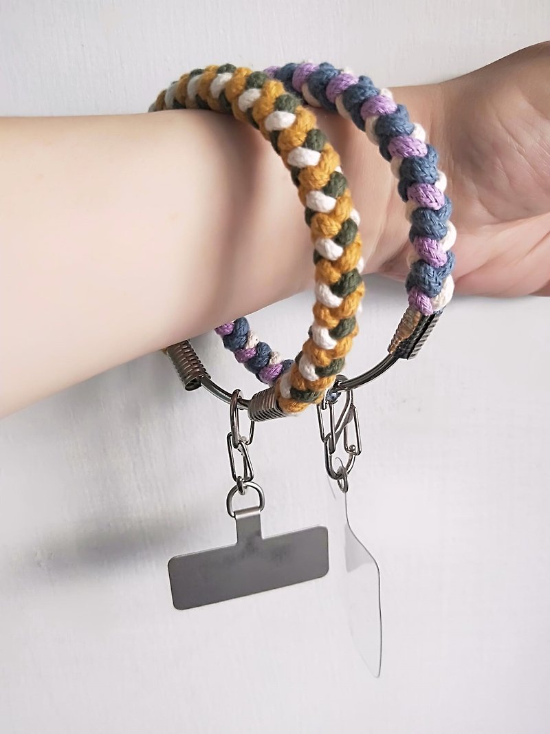 Hand knitted circle-mobile phone wrist/key ring wrist - เชือก/สายคล้อง - ผ้าฝ้าย/ผ้าลินิน หลากหลายสี
