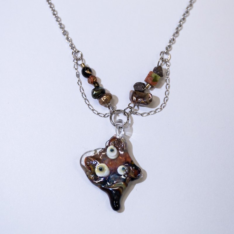 Handmade little monster glass necklace - สร้อยคอ - กระจกลาย หลากหลายสี