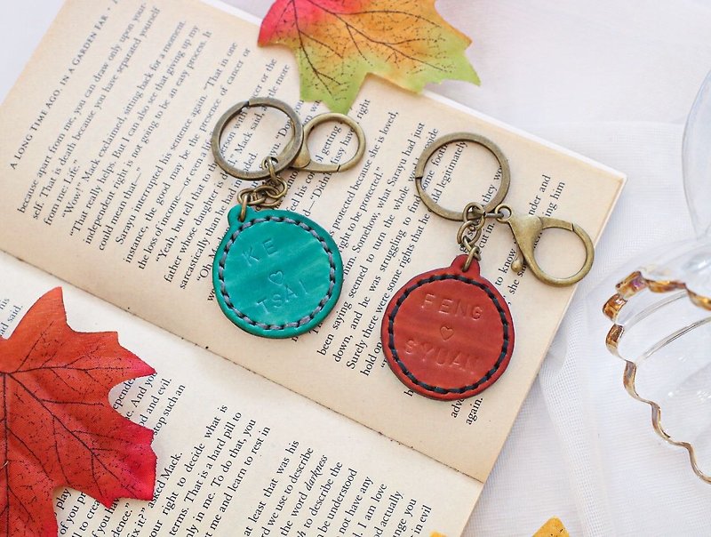 Hidden love keychain/one person in a group/beginner friendly/can be engraved - Leather Goods - Genuine Leather 