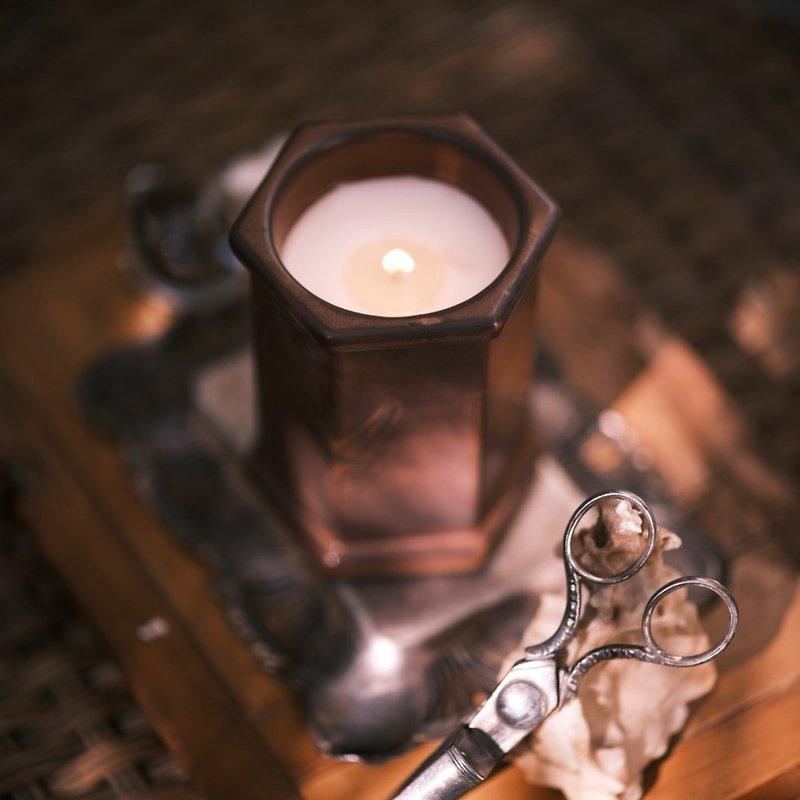 Soy Wax Scented Candle - Shelter | Warm Woody Fragrance 240g - เทียน/เชิงเทียน - เครื่องลายคราม สีนำ้ตาล