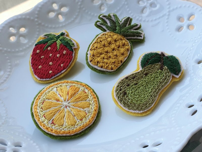 Embroidery Brooch /Fruit - Brooches - Thread 
