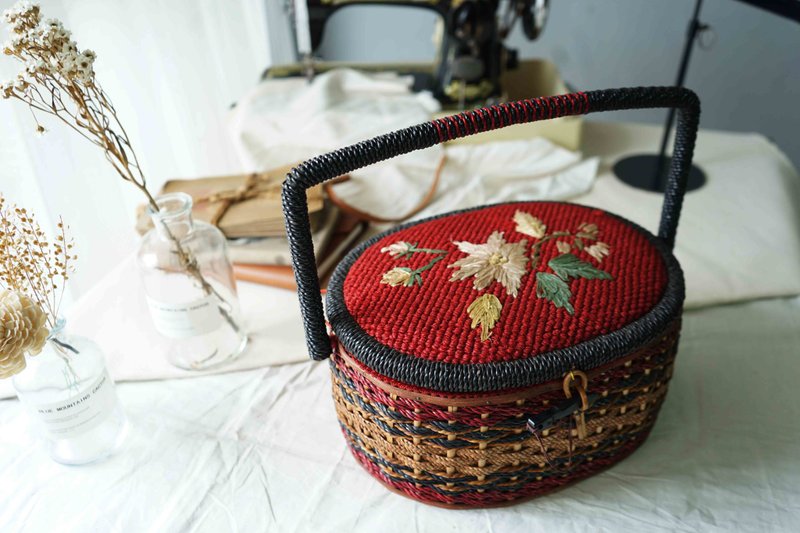 Japanese groceries-handmade people must receive Showa era rattan red woven flower portable sewing box - Storage - Other Materials Red