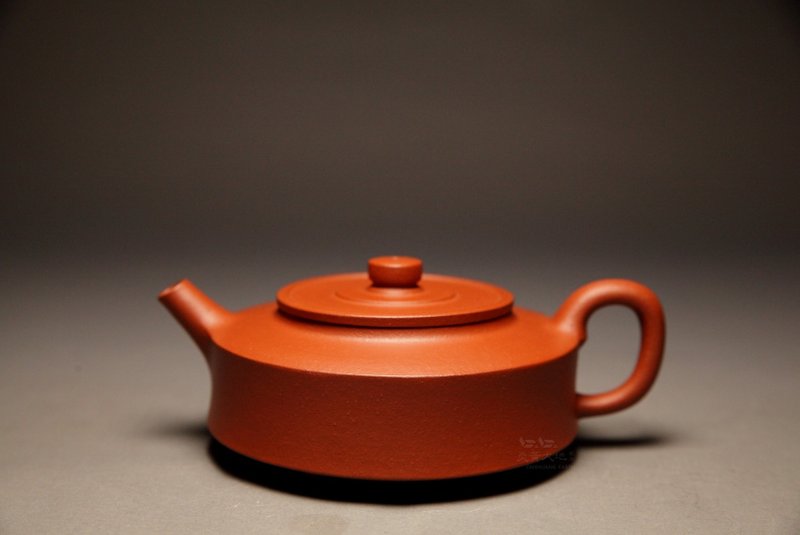 【周盤】炎黃大地藝術 龍山堂 傳統手工 石紅朱泥 180cc - 茶壺/茶杯/茶具 - 陶 紅色