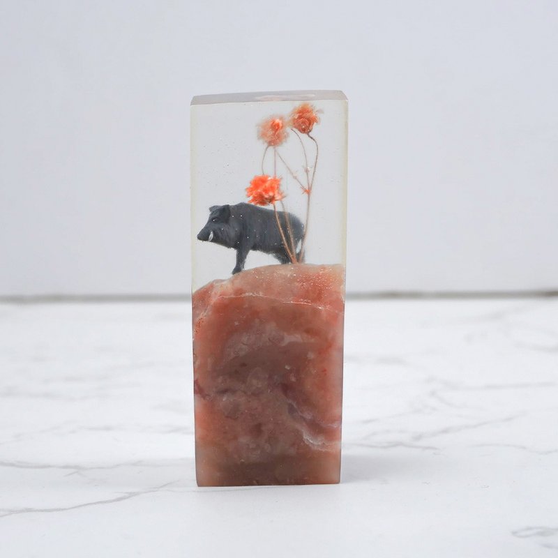 Customized handmade stamp|Eternal Flower and Pig Resin Stamp 1.8 x 2.1 CM|Seal Engraved Stamp - ตราปั๊ม/สแตมป์/หมึก - หิน 