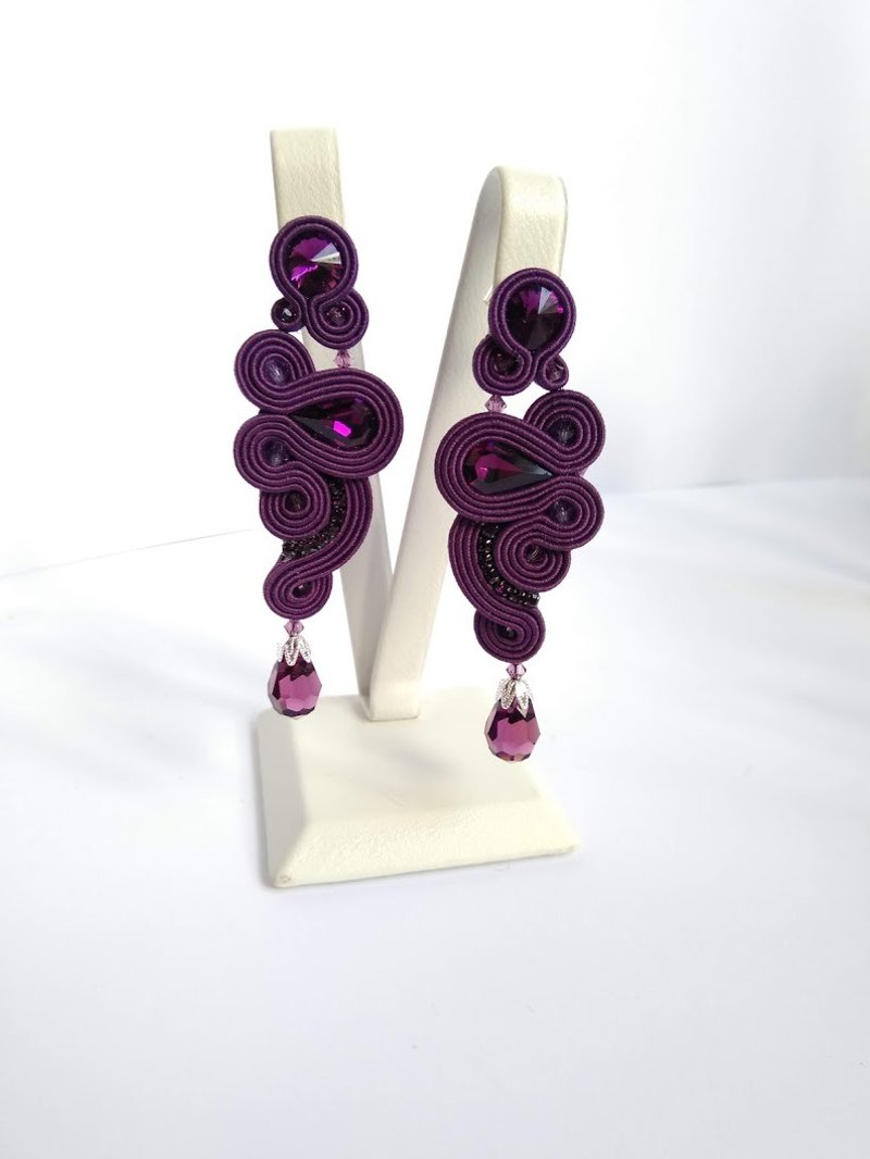 Earrings Long asymmetrical earrings in purple colorChristmas Gift Wrapping - 耳環/耳夾/耳骨夾 - 其他材質 紫色