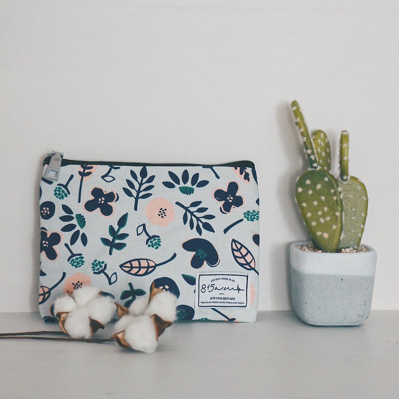 Blooming flower pencil case/cosmetic bag | 815a.m - กระเป๋าเครื่องสำอาง - ผ้าฝ้าย/ผ้าลินิน สีเขียว