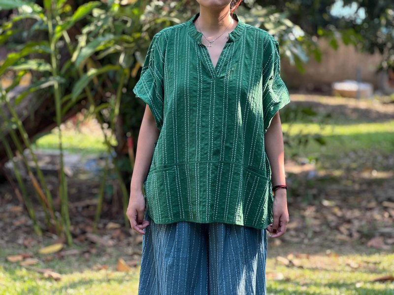 寬鬆的棉布襯衫有褶襬和手工刺繡。 - 女上衣/長袖上衣 - 棉．麻 紫色