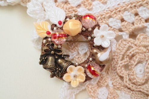 Heart Bouquet ホーリーナイト Holy Night リースブローチ 鳥 赤 茶 レッド ブラウン ランプワークビーズ 瑠璃玉 琉璃珠 玻璃玉 蜻蜓球 コスチュームジュエリー