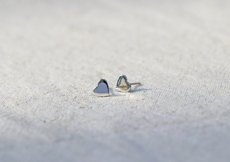 Kawagoe [Silver 925] small love heart sterling silver earrings handmade custom - ต่างหู - เงินแท้ สีเงิน