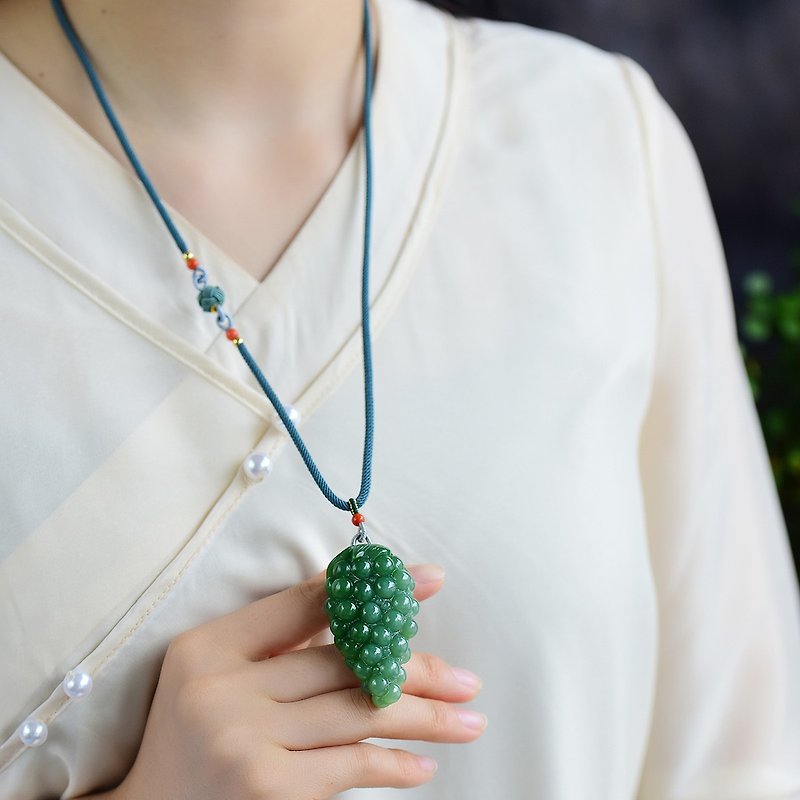 Welfare price boutique natural Hetian jasper hand-carved grape pendant with hand-woven necklace rope upper body - Necklaces - Jade 