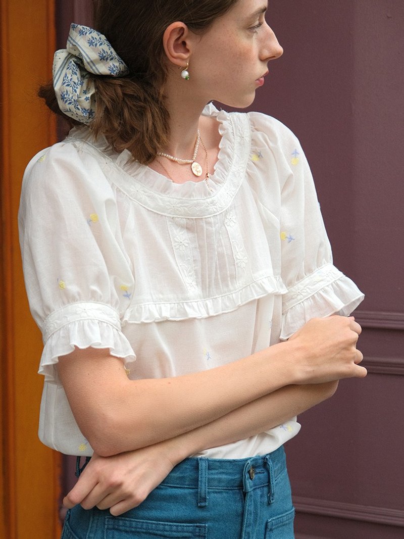 Mintcheese French fresh linen floret embroidery lace collar short sleeve blouse - Women's Shirts - Cotton & Hemp White