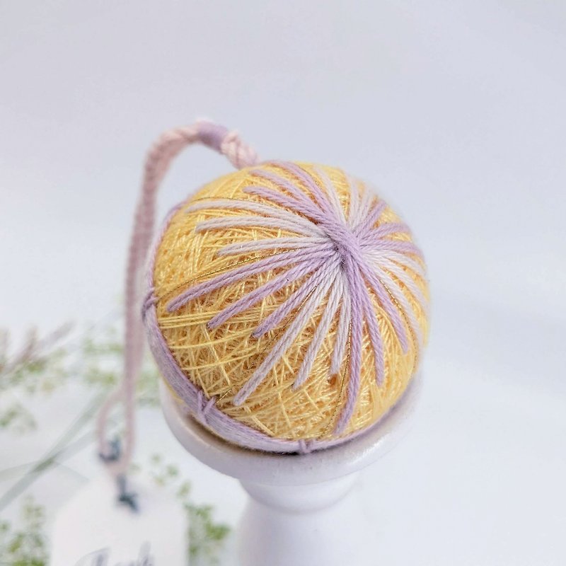 [Ready stock] Lotus pistil fragrant Temari ball sachet-yellow purple pine leaves - พวงกุญแจ - ผ้าฝ้าย/ผ้าลินิน สีเหลือง