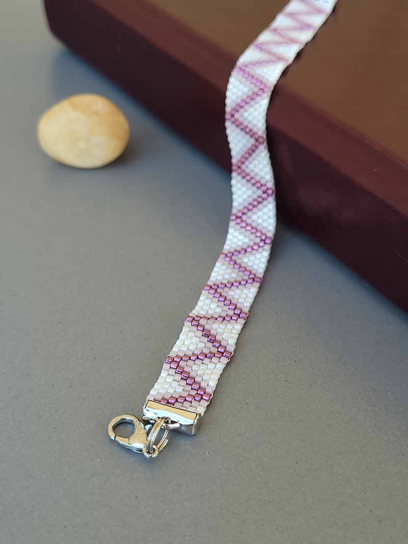 Pink and white beaded bracelet - 手鍊/手鐲 - 玻璃 白色